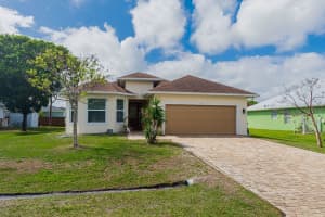 930 Versailles Avenue, Port Saint Lucie, FL 34953 - MLS#B26011678