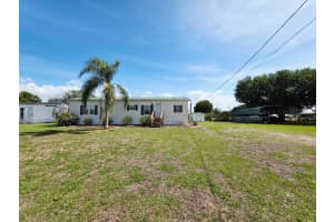 1501 Lake Dr Drive, Okeechobee, FL 34974 - MLS#B26011713