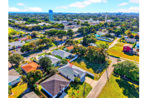 341 Oak Alley, Delray Beach, FL 33444 - MLS#B26011766