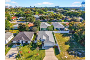 341 Oak Alley, Delray Beach, FL 33444 - MLS#B26011774