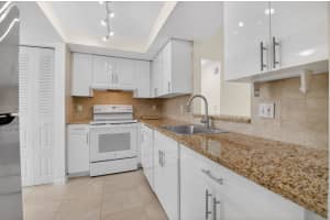 10 Willowbrook Lane, Delray Beach, FL 33446 - MLS#B26011813