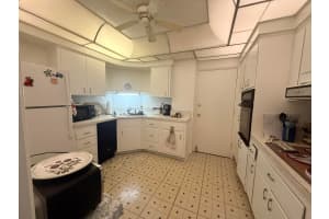 3233 34th Street, Fort Lauderdale, FL 33308 - MLS#B26011816