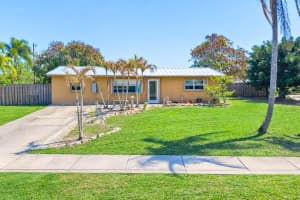 3177 Golden Gate Avenue, Stuart, FL 34997 - MLS#B26011895