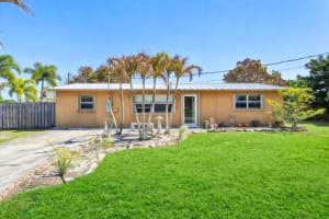 3177 Golden Gate Avenue, Stuart, FL 34997 - MLS#B26011895