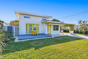 374 Maddock Street, West Palm Beach, FL 33405 - MLS#B26012024