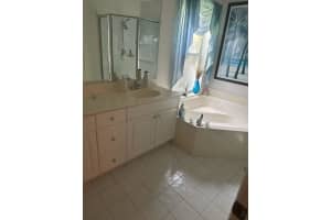 6037 Rossmoor Lakes Court, Boynton Beach, FL 33437 - MLS#B26012118