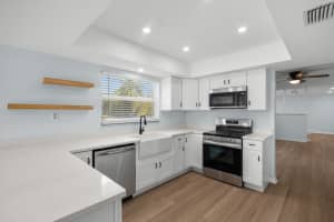 381 Edgewood Drive, Stuart, FL 34996 - MLS#B26012292