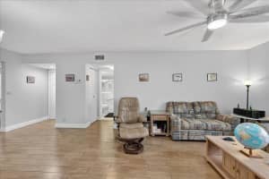 7633 Tahiti Lane, Lake Worth, FL 33467 - MLS#B26012430