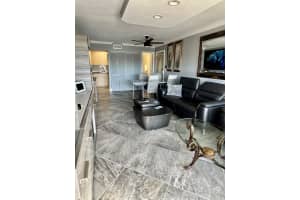 156 Lake Evelyn Drive, West Palm Beach, FL 33411 - MLS#B26012654
