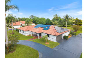 13821 Alexandria Court, Davie, FL 33325 - MLS#B26012919