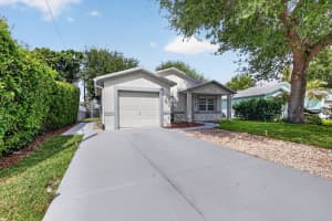 5781 Pine Drive, Stuart, FL 34997 - MLS#B26013073