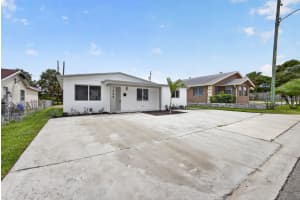 1225 32 Street, Riviera Beach, FL 33404 - MLS#B26013168