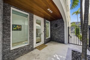 69 Isle Of Venice Drive, Fort Lauderdale, FL 33301 - MLS#B26013255