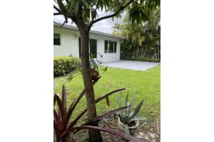 323 Velarde Avenue, Coral Gables, FL 33134 - MLS#B26013261