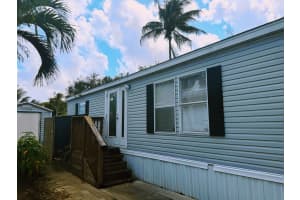 135 Parkside Court, Coconut Creek, FL 33073 - MLS#B26013408