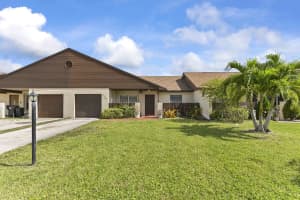 8495 Lake Point Court, Lake Worth, FL 33467 - MLS#B26013477
