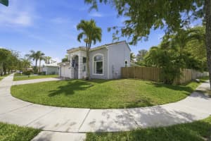 13366 16th Street, Pembroke Pines, FL 33028 - MLS#B26013519