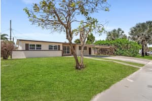 1449 Hillcrest Drive, Lake Worth Beach, FL 33461 - MLS#B26013620