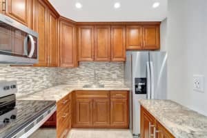 2400 33rd Avenue, Fort Lauderdale, FL 33305 - MLS#B26013744