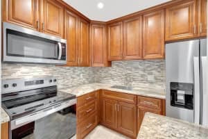 2400 33rd Avenue, Fort Lauderdale, FL 33305 - MLS#B26013744