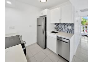 801 18th Court, Fort Lauderdale, FL 33305 - MLS#B26013947