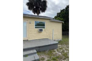 321 11th Street, Fort Pierce, FL 34950 - MLS#B26013985