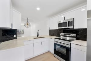 8300 Nw 10th Street, Miami, Fl 33126, Miami