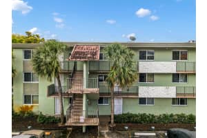 5935 Del Lago Circle, Sunrise, FL 33313 - MLS#B26014106