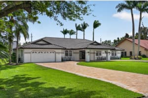 5510 Castlegate Avenue, Davie, FL 33331 - MLS#B26014171