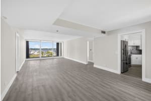 136 Lakeshore Drive, North Palm Beach, FL 33408 - MLS#B26014250