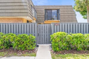 3611 36th Way, West Palm Beach, FL 33407 - MLS#B26014297