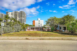 356 Balboa Street, Hollywood, FL 33019 - MLS#B26014457