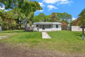 390 Baysinger Avenue, Fort Pierce, FL 34982 - MLS#B26014473