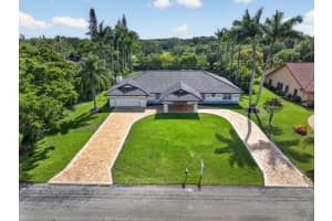 5510 Castlegate Avenue, Davie, FL 33331 - MLS#B26014658