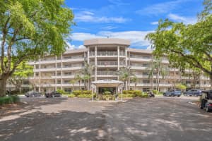 545 Oaks Lane, Pompano Beach, FL 33069 - MLS#B26014734