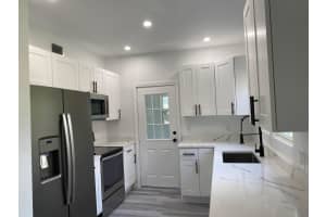 319 11th Street, Fort Pierce, FL 34950 - MLS#B26014790