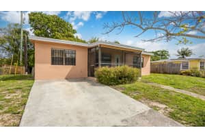 131 Ficus Tree Drive, Lantana, FL 33462 - MLS#B26015049