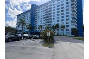 4001 Hillcrest Drive, Hollywood, FL 33021 - MLS#B26015169