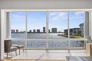 2936 Lake Shore Drive 204, West Palm Beach, Fl 33404, West Palm Beach