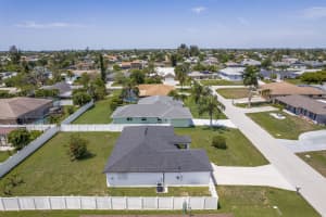 610 21st Lane, Cape Coral, FL 33990 - MLS#B26015359