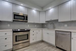 625 Oaks Drive, Pompano Beach, FL 33069 - MLS#B26015537