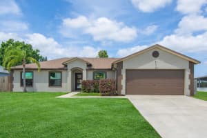 825 Koler Avenue, Port Saint Lucie, FL 34953 - MLS#B26015699