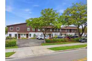 3920 Woodside Drive, Coral Springs, FL 33065 - MLS#B26015844