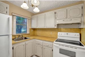 9460 Sunrise Lakes Boulevard, Sunrise, FL 33322 - MLS#B26015929