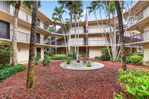 5280 Las Verdes Circle, Delray Beach, FL 33484 - MLS#B26016184