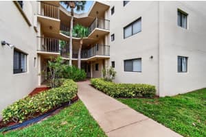 5280 Las Verdes Circle, Delray Beach, FL 33484 - MLS#B26016184