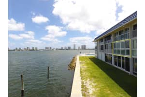 400 Wilma Circle, Riviera Beach, FL 33404 - MLS#B26016567