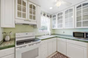 112 Lake Anne Drive, West Palm Beach, FL 33411 - MLS#B26017026