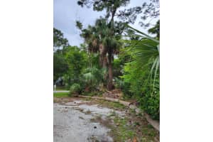 1109 Abingdon Avenue, Port Saint Lucie, FL 34953 - MLS#B26017311