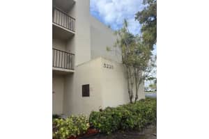 5220 Las Verdes Circle, Delray Beach, FL 33484 - MLS#B26017349